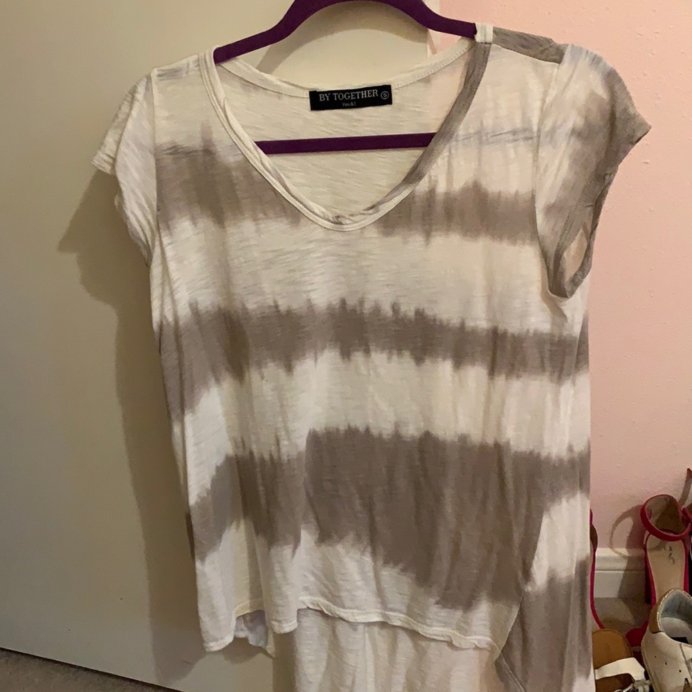White and taupe T-shirt